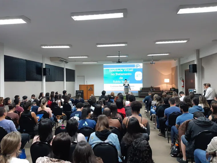 Auditório lotado na palestra de abertura na Universidade Federal de Lavras